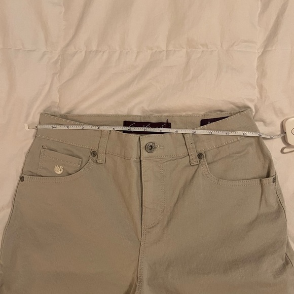 Women's Gloria Vanderbilt Cream Jeans with fancy stitched pockets, Size 4 - Picture 9 of 10